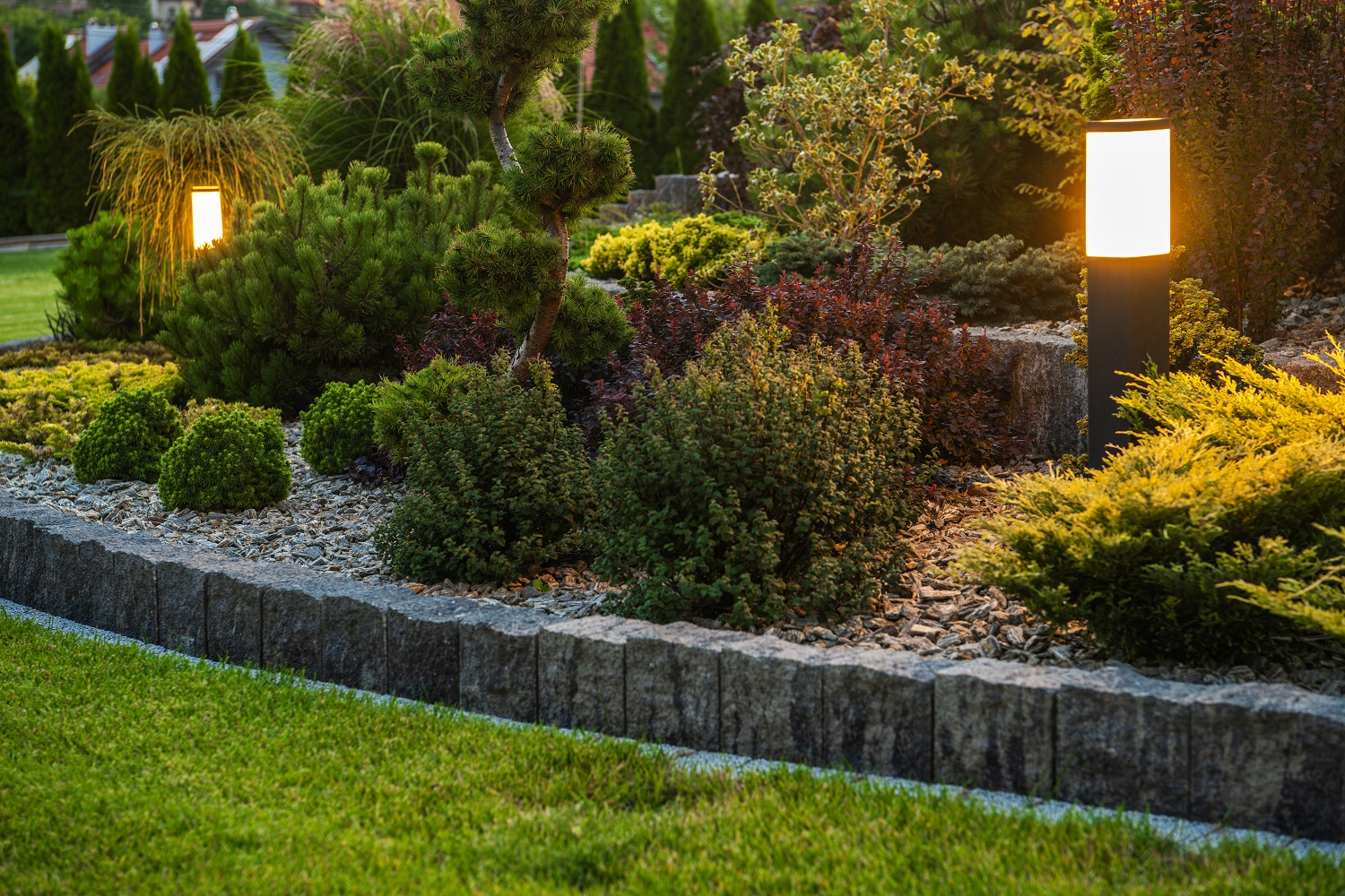 Common Types of Outdoor Landscape Lighting for Your Home