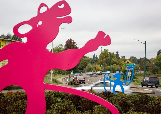 Keizer roundabout sculptures of hula hooping cows featured image